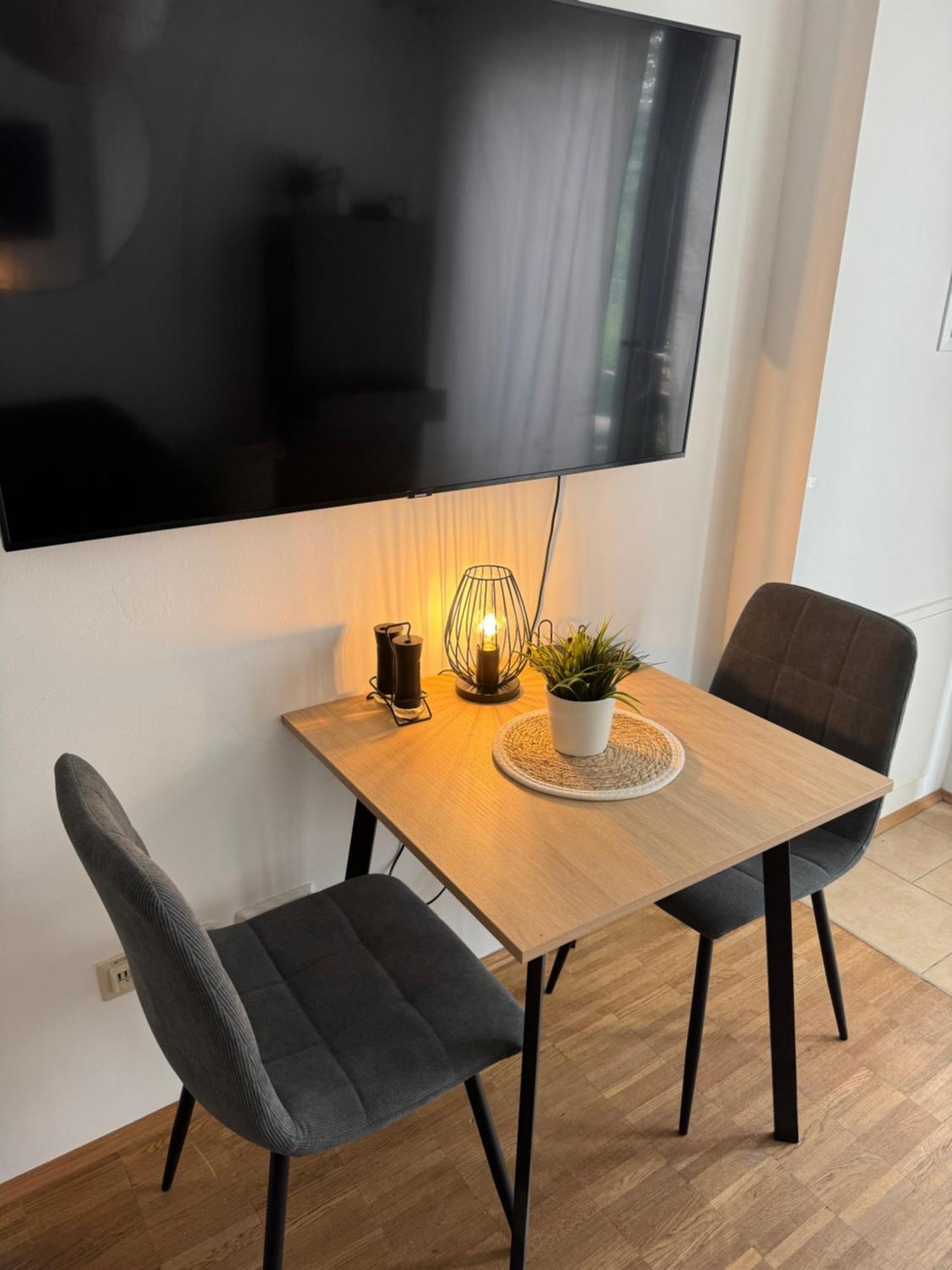 Moderne Ferienwohnung Mit Terrasse เวิร์ซบวร์ก ภายนอก รูปภาพ