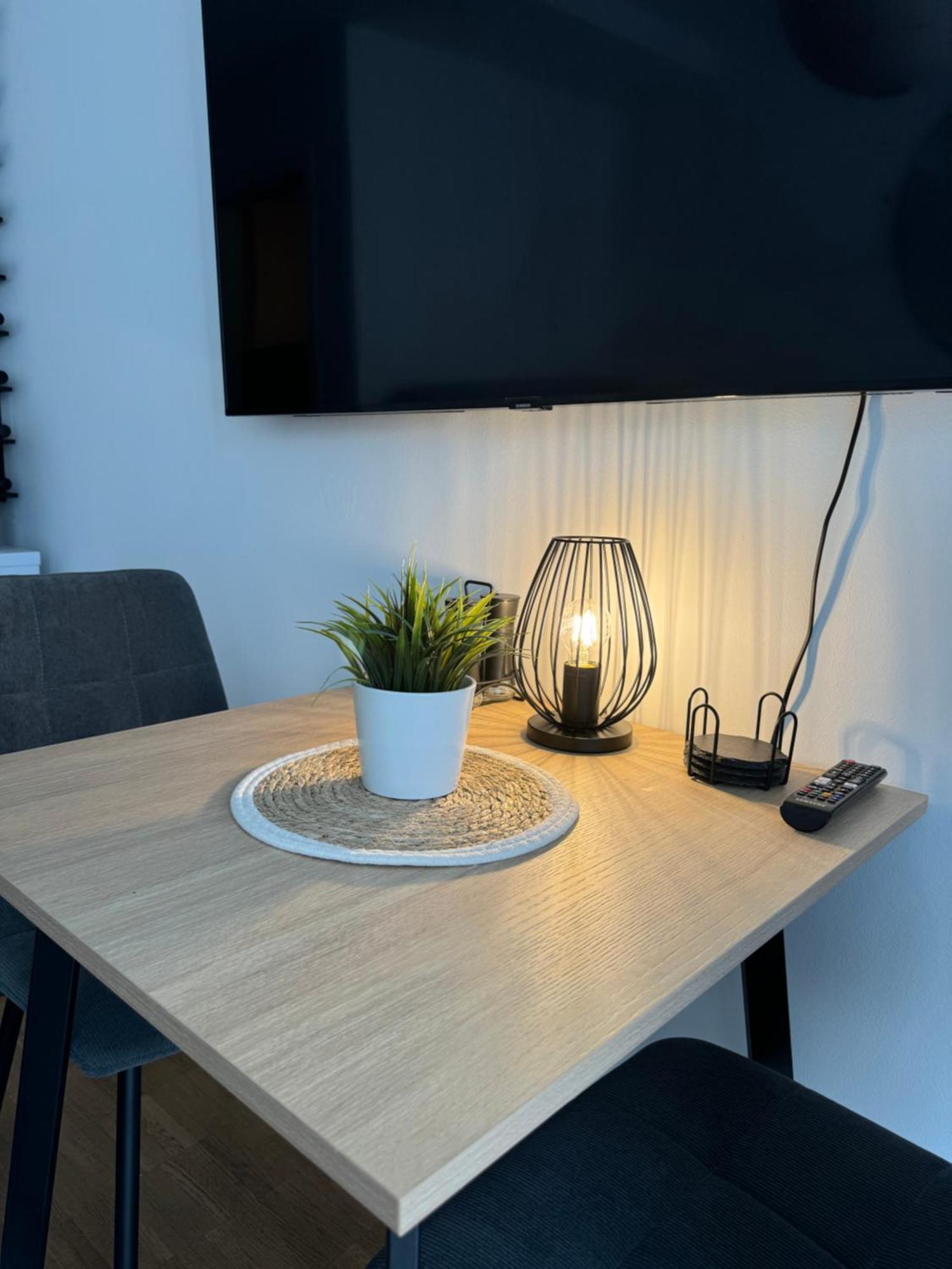 Moderne Ferienwohnung Mit Terrasse เวิร์ซบวร์ก ภายนอก รูปภาพ